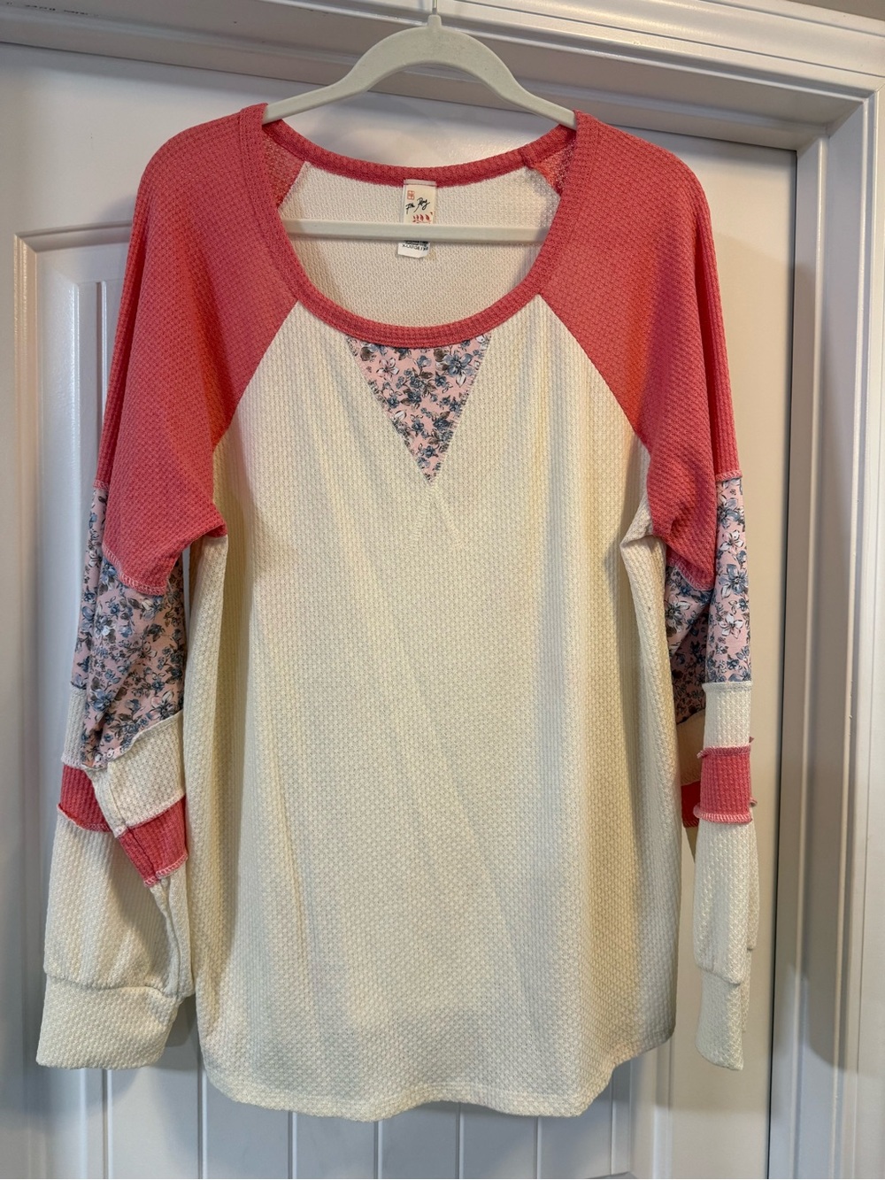 7th Ray Cream & Coral Floral Raglan Long Sleeve Top